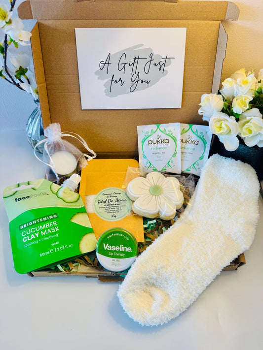 Letterbox Gift For Her - Hug in a Box - Pamper Self Care Package Gift - Friend Giftbox - Care Package Gift - Birthday Giftbox - Personalised