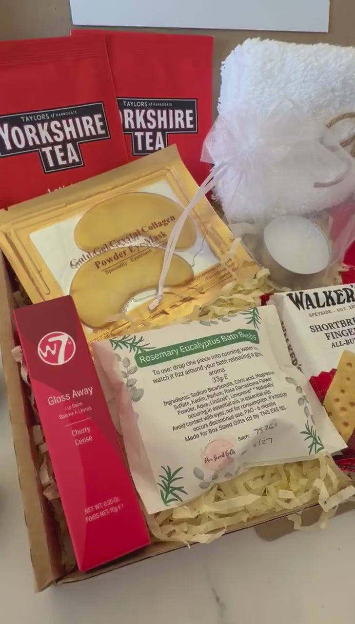 Christmas Pamper Gift - Pamper Hamper - Hug in a Box - Xmas Eve Box - Christmas Gift for Her - Ladies Treat Box - Secret Santa - Self Care
